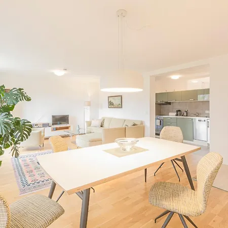 Premium Im Gustav Seitz Gaestehaus *